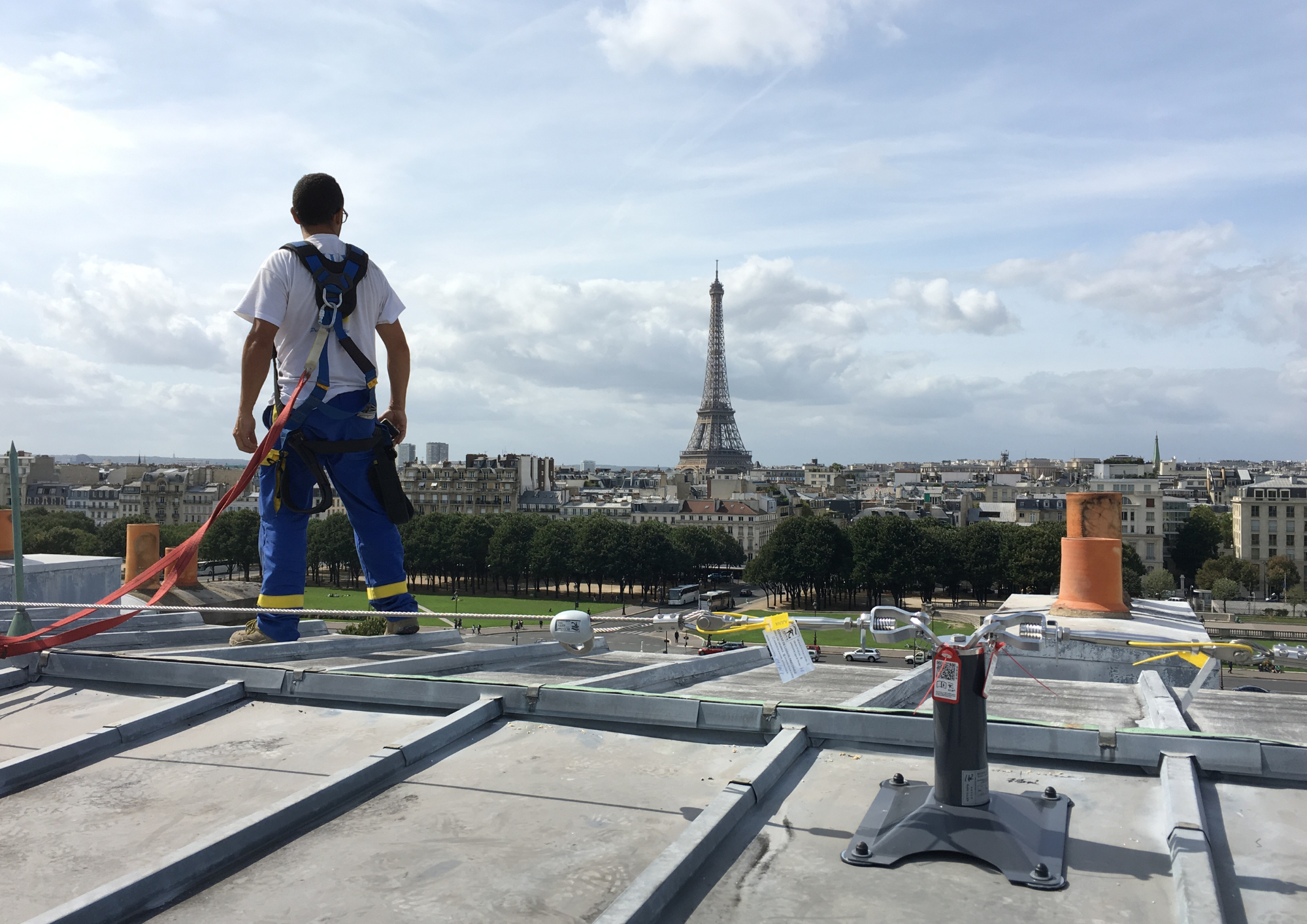 Ligne de vie à chariot pour couverture zinc volige - dispositif d'ancrage horizontal avec potelet absorbeur intégré_2