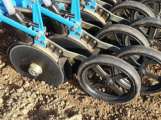 Saphir 7 - Semoir agricole - LEMKEN GmbH & Co. KG - Quantités de semences réglables de 0,5 à 500 kg/ha - Trémie 650 à 1100 L_2