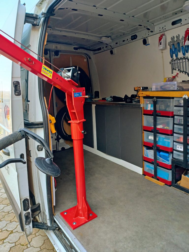 Potence de levage rotative pour véhicules utilitaires - capacité jusqu'à 300 kg - avec palan électrique_2