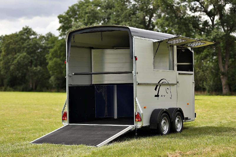 Remorque pour transport d'animaux - 2 places diagonales - cheval liberté maxi 2_2