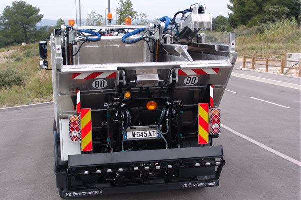 Citadines Compactes - URBANEA - format réduit - idéale pour centres-villes étroits - aluminium - trémie haute ou basse_2