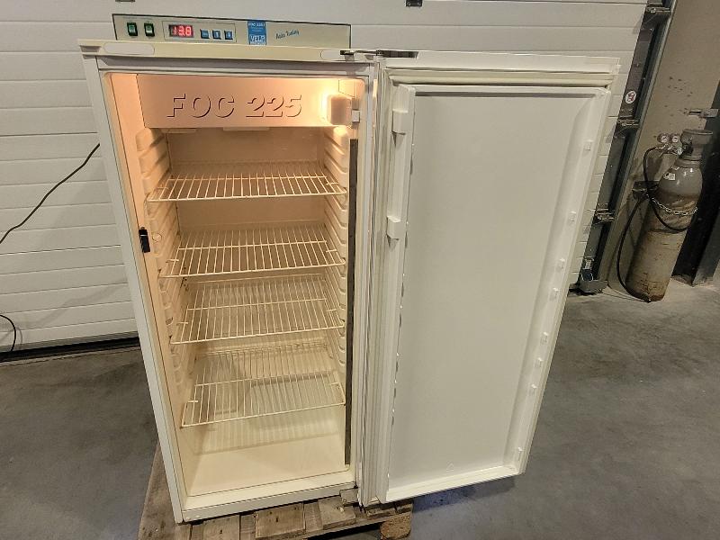 Incubateur / étuve à thermostat réfrigéré VELP FOC 225I_2