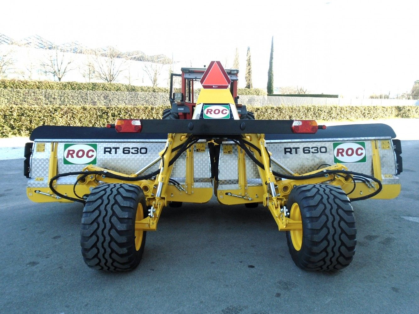 Rt 630 - Andaineur à tapis - ROC SRL - largeur de travail de 4,90 m à 6,30 m avec système à double balancier hydraulique_2