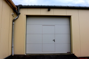 Porte sectionnelle industrielle sur mesure - adaptées à l'ouverture de votre garage, atelier ou hangar - Hörmann et La Toulousaine_2
