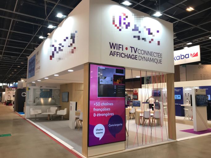 Stand attractif et modulable - Équipé d'écrans dynamiques et d'espaces de discussion - Salon EquipHotel 2018_2