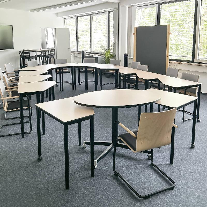 Bureau assis/debout  pour enseignant - réglage en hauteur, plateau en érable ou hêtre  - EWL.1_2