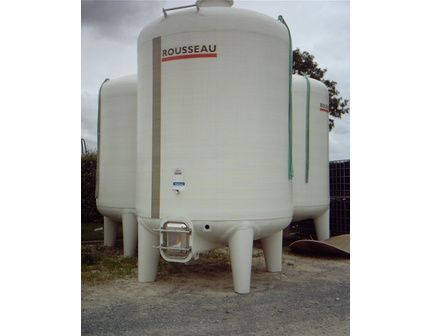 Cuve vinicole en fibre de polyester sur pieds - Capacité de 50 HL à 300 HL - Fabrication française_3