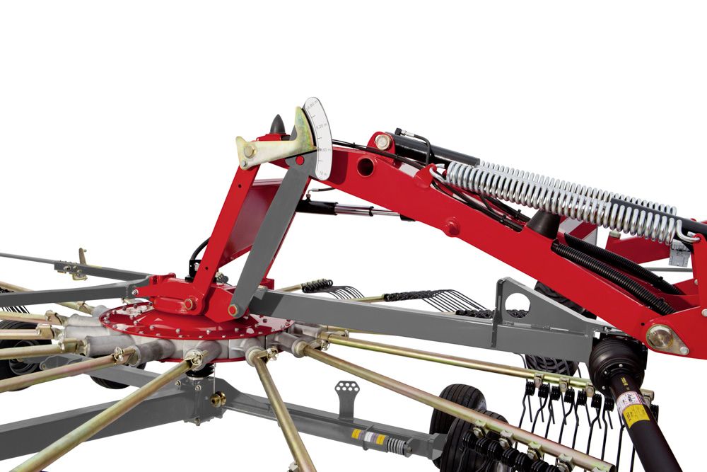 Machine agricole Juras 10065 pour andainage central précis