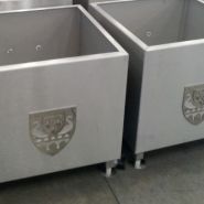 Jardinière Pontorson - France Inox - pieds réglables et bac galvanisé avec inclusion logotype ou armes de ville_2