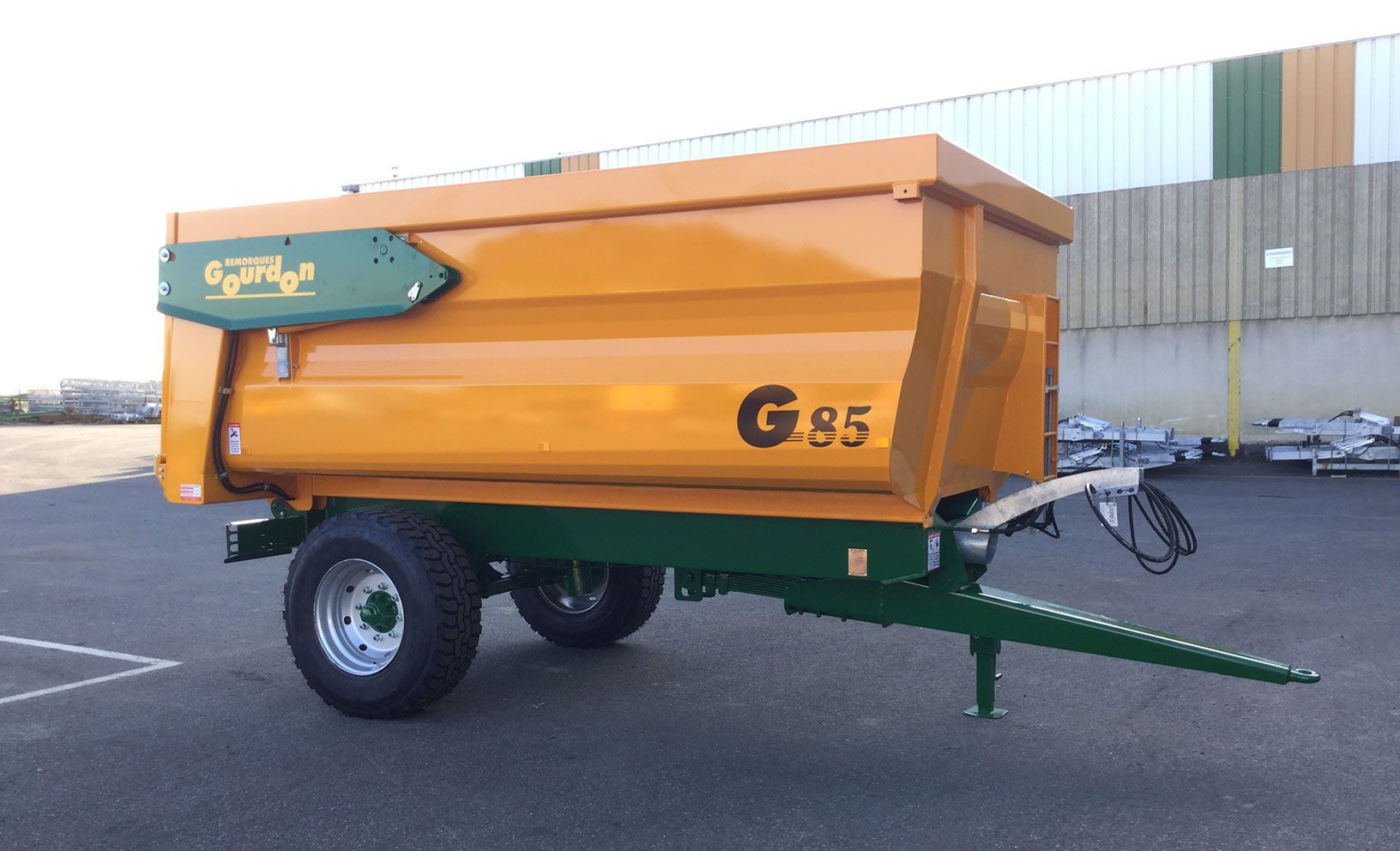 Remorque G 85 avec freinage hydraulique et essieu robuste
