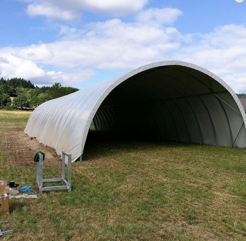 Tunnel de stockage ouvert - ancrage au sol avec platine - largeur 6 à 10m - bâche camion 670g/m²_2