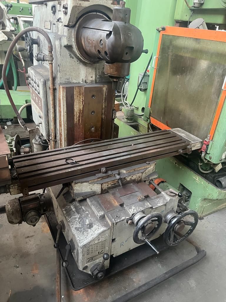 Fraiseuse industrielle GAMBIN 1M - Occasion - Réf 3634 - Courses XYZ 680/260/580mm - Vitesse de broche 25 à 1800 tr/min_2