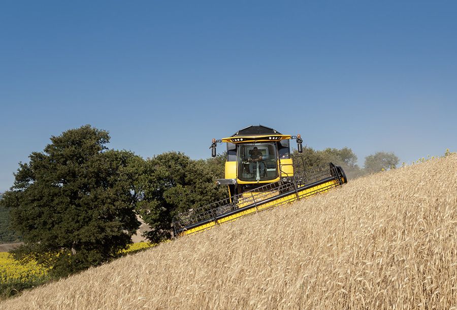 Cx6.90 laterale moissonneuse batteuse - new holland -trémie capacité / version hillside (l) 9 300_2