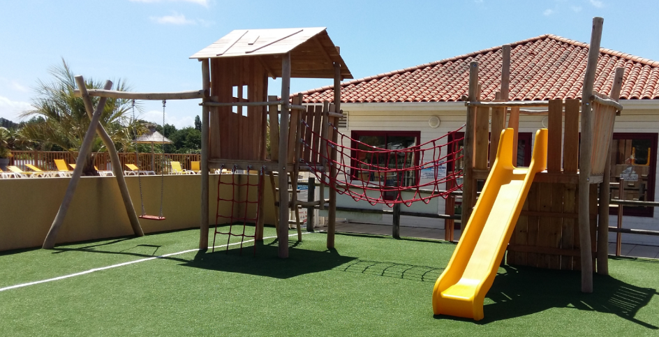 Structure de jeux en poteaux de robinier - Très durable et adaptée à l'extérieur - Conforme EN 1176_3