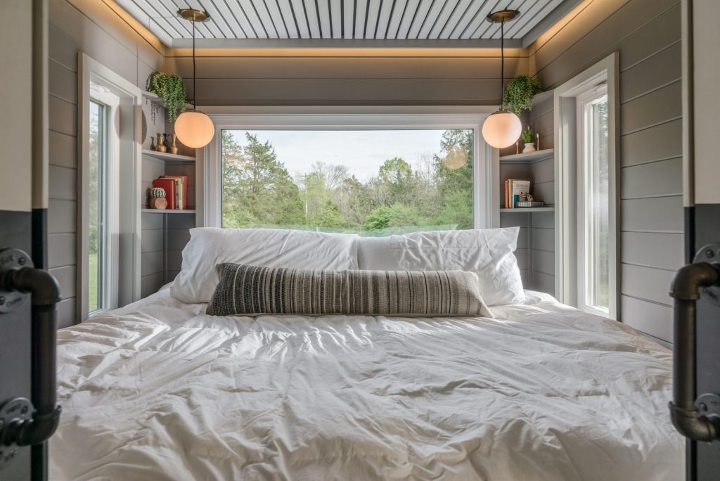 Habitat compact et luxueux avec salon et salle à manger intégrés