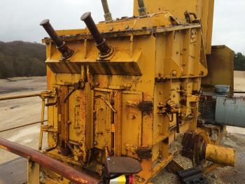 Broyeur à percussion HAZEMAG AP4S - charpente sur skid avec passerelles, moteur et transmission_2