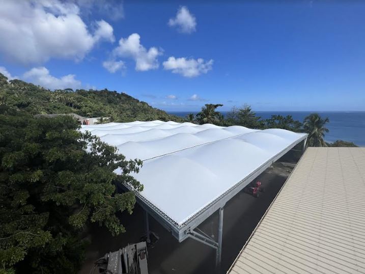 Couverture de plateau sportif 30 m x 43 m - structure galvanisée et toile Serge Ferrari - Normandie Structures_2