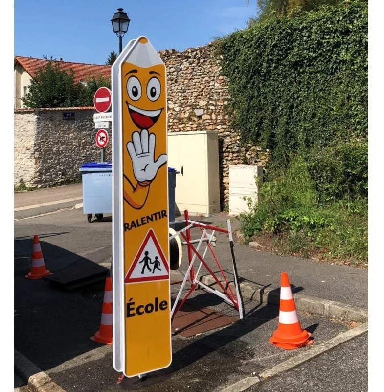 Totem panneau crayon écoles_2