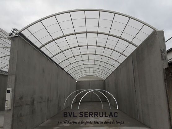 Toit fixe en aluminium et polycarbonate pour abris de stockage largeur jusqu'à 7m50_2