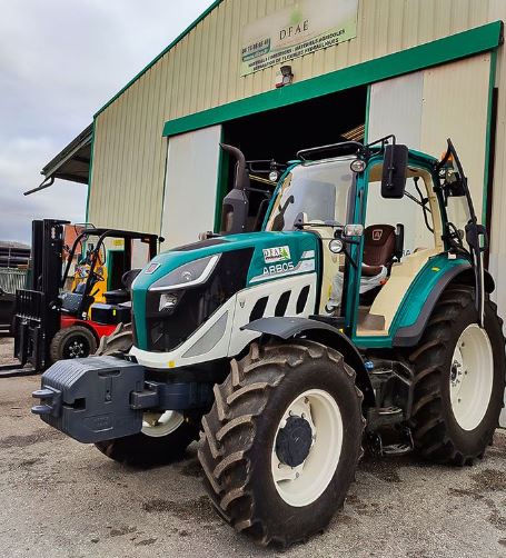 Modèle de tracteur Arbos 5100 équipé de climatisation et boîte Hi-Mid-Lo
