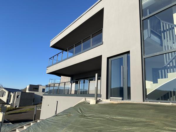 Garde-corps aluminium Line - verre sans main courante - design minimaliste - installation aisée_2