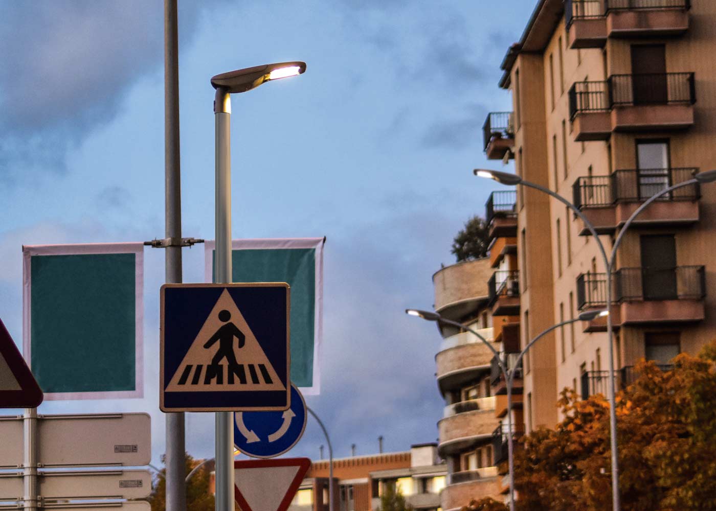 Luminaire fonctionnel Milan S 40 - ALMS40 - 20W à 300W - Design aérodynamique et télégestion prête_2