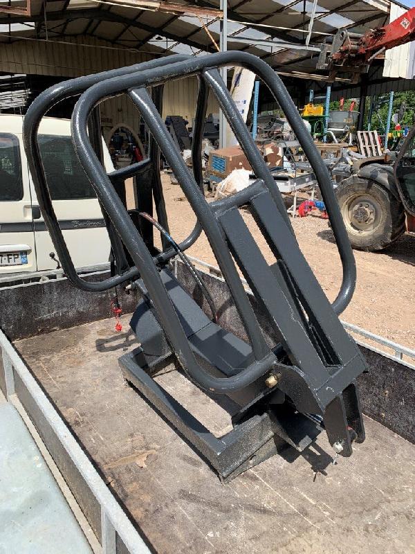 Pince à balle enrubannée NC ronde MT - attache Manitou - Occasion - Diamètre max 1800mm - Capacité 800kg_2