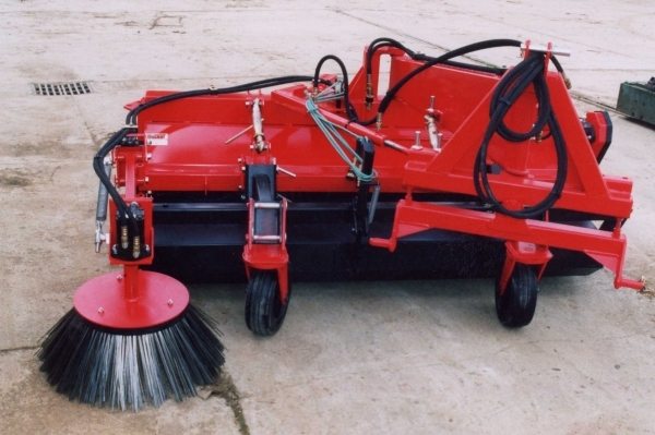 BA 200 - BA 250 balayeuse aligneuse - balai polypropylène polyester Ø 600 mm monté sur moyeu acier - portée relevage 3 points ou attelage chargeurs frontaux_2