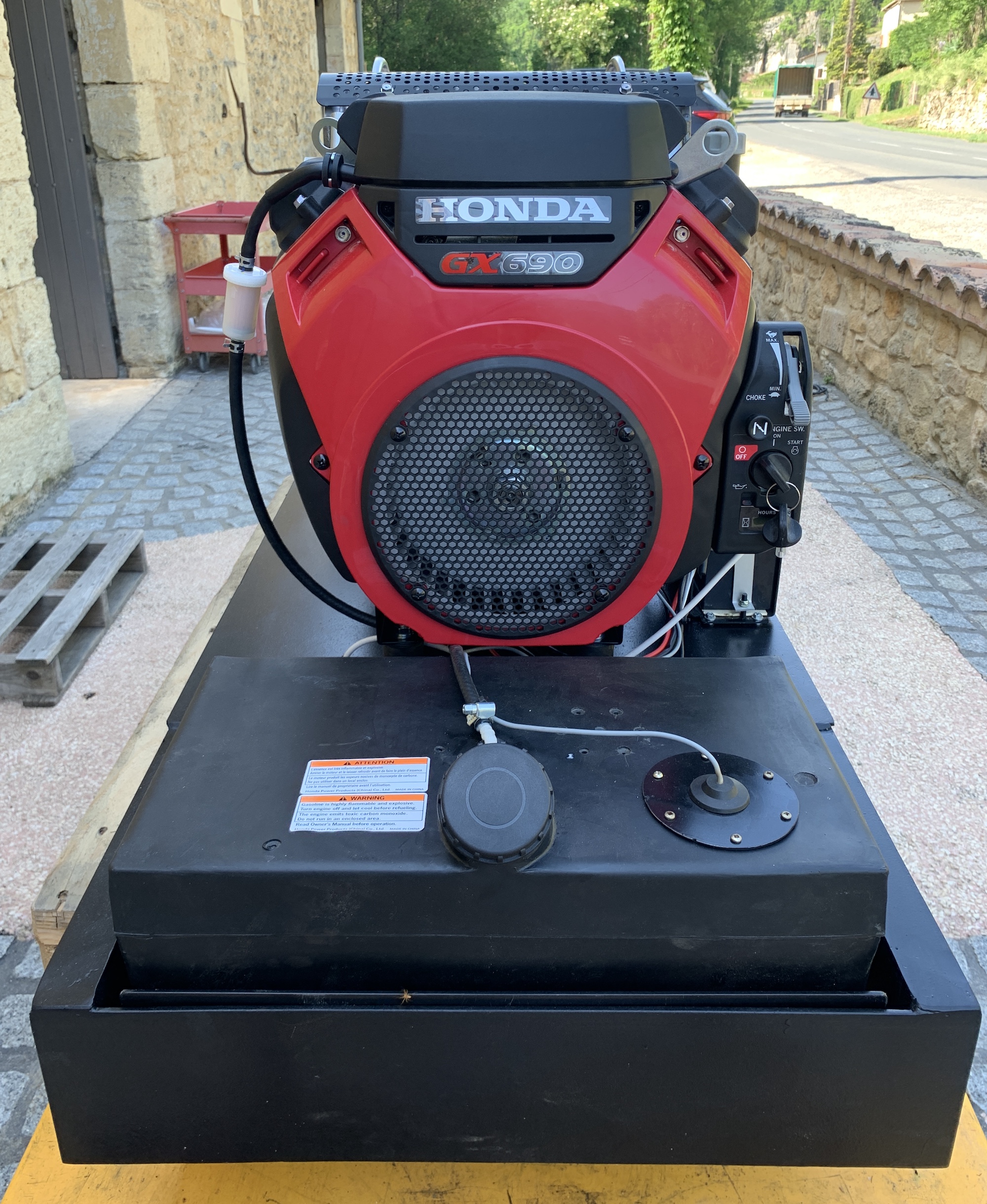 Nettoyeur haute pression pour voirie avec réservoir d'eau - dimensions 1200 mm x 1000 mm - enrouleur 60m - débit 53 L/min à 150 Bar_2