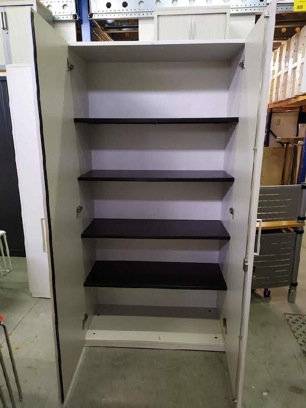 Armoire à portes battantes - penderie Steelcase d'occasion - bois, avec clé, dimensions 192cm x 80cm ou 192cm x 100cm, 4 tablettes amovibles_2