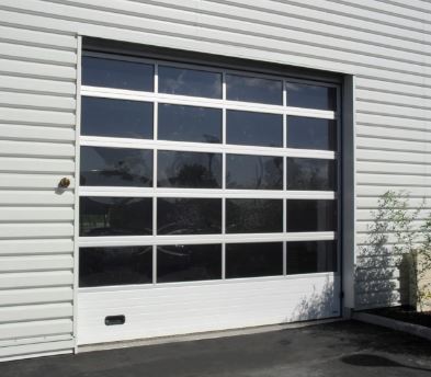 Porte sectionnelle pour conditions extrêmes d'utilisation