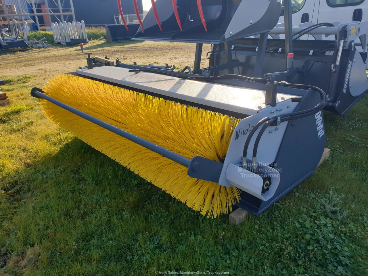 Godet balayeur avec brosse rotative et godet de ramassage - SONAROL LS SNR 2400 EURO_2