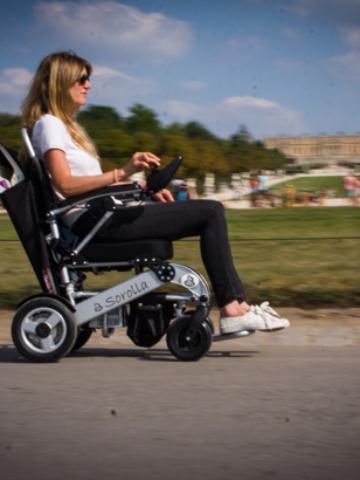 Fauteuil roulant électrique Sorolla standard - confort et autonomie en centre-ville - dimensions compactes et batteries modulables_2