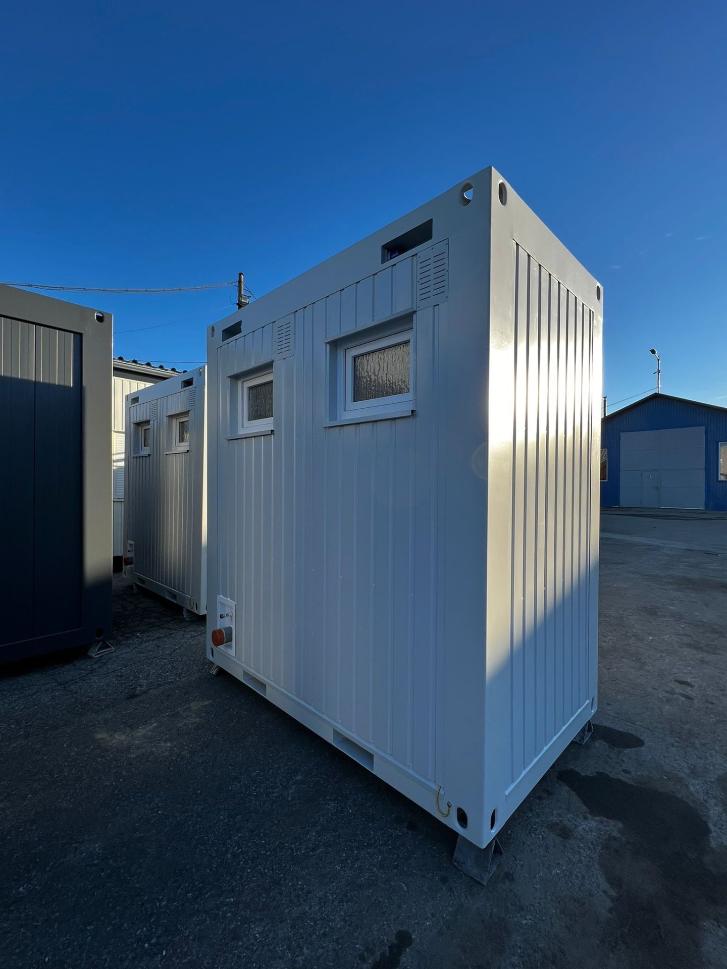 Module sanitaire 8 pieds - 2 WC, lavabos et équipements électriques_2