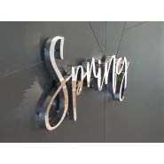 Enseigne métallique haut de gamme avec finition cuivre brossé