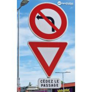 Panneau B2a - Interdiction de tourner à gauche à la prochaine intersection, signalisation temporaire disponible_2