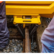 Brosse à ballast hydraulique BRV pour pelles rail-route - écartements de 1'435 mm et 1'000 mm_2