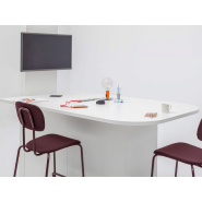 Table multimédia design élégant et épuré - OGI V, connectée avec prises USB, HDMI, RJ45, et rangement intégré_2