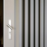 Système de cloison à double paroi avec isolation sonore