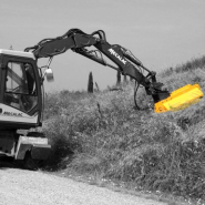 Débroussailleuse pour végétaux denses avec gros diamètre de coupe