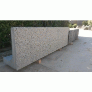 Mur béton préfabriqué avec système d'emboîtement rainuré