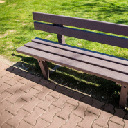 Banc public en matériau recyclé avec dossier  banc modène_2