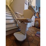 Monte-escalier élégant Handicare 1100 adapté aux escaliers étroits