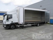 Camion réfrigéré équipé d’un sol antidérapant et de combi-rails intégrés
