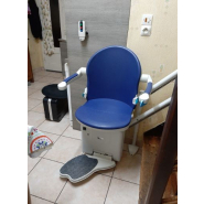 Monte-escalier courbe double-rail avec deux télécommandes - Handicare - Compact et personnalisable_2