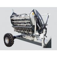 Dérouleuse pailleuse automotrice équipée d’une caisse inclinable