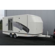 Fourgon remorque avec options personnalisables et roues dessous