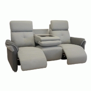 Canapé contemporain avec pieds chromés et finition soignée