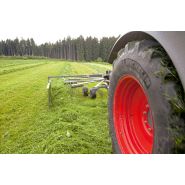 Andaineur compact et léger adapté aux tracteurs de faible puissance