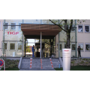 Totem polyvalent d'intérieur - Support de communication visuelle pour entreprises - Création sur mesure par PANO Nice Ouest_2